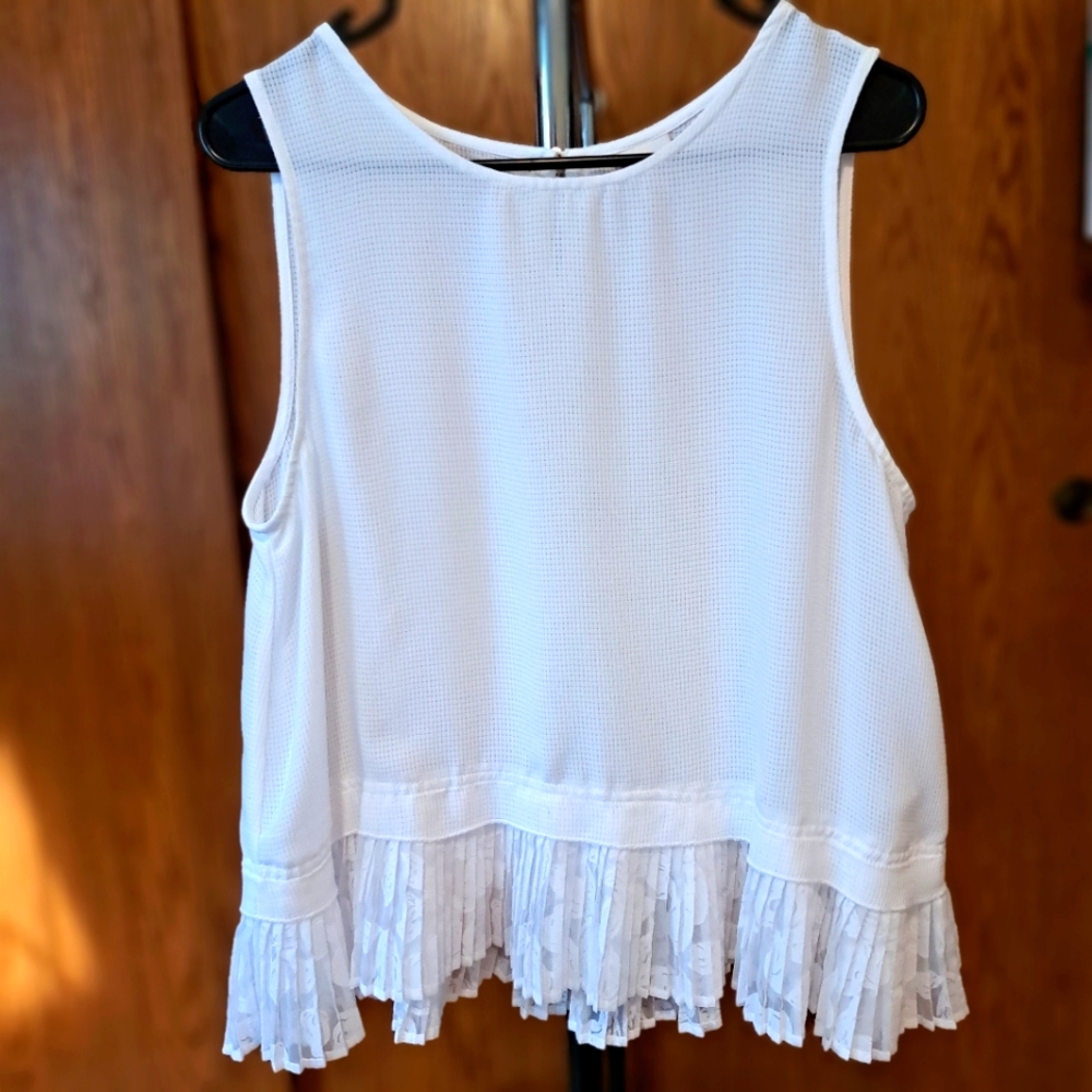 Adorable White Ruffled Top, Size L